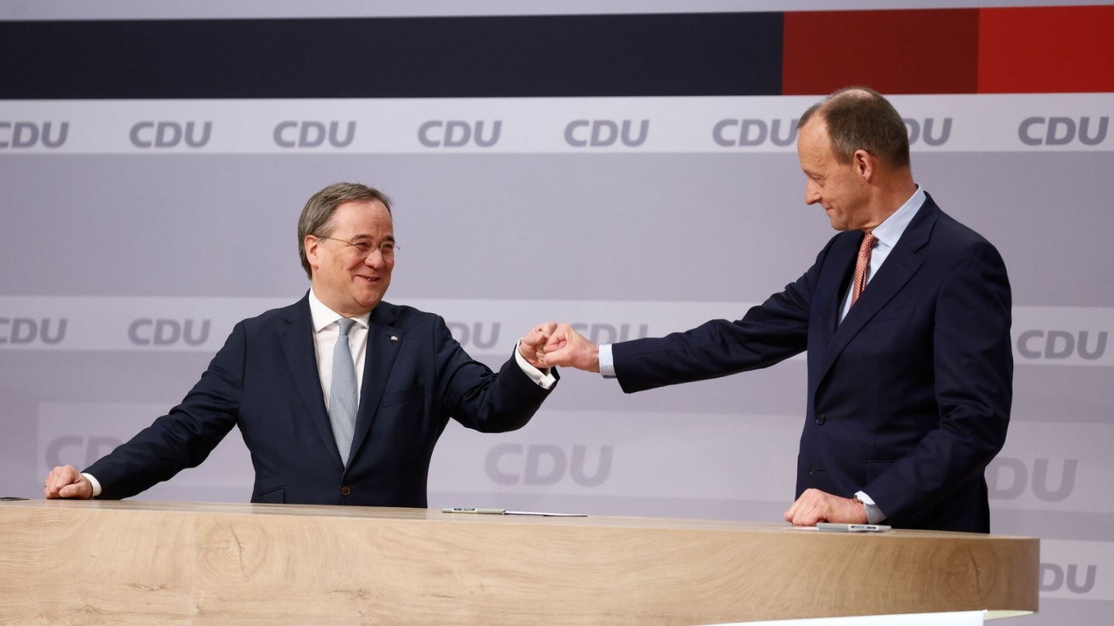Der erste Glückwunsch kam vom unterlegenen Kandidaten Friedrich Merz: Armin Laschet ist neuer CDU-Vorsitzender 